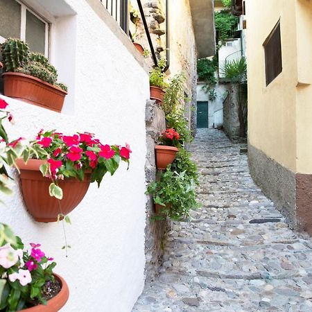 Charming Moment Di Villa Porta - Borgo Antico Luino Buitenkant foto
